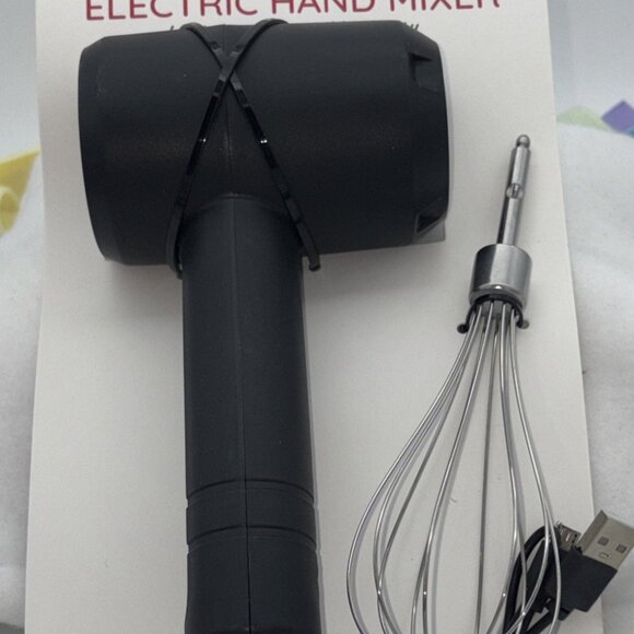 NIP Vivitar Hand Mixer Black Light Weight Built In Rechargeable Battery Cord Inc - Picture 1 of 5